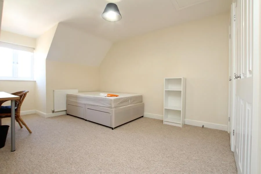 7 bedroom terraced house for rent
