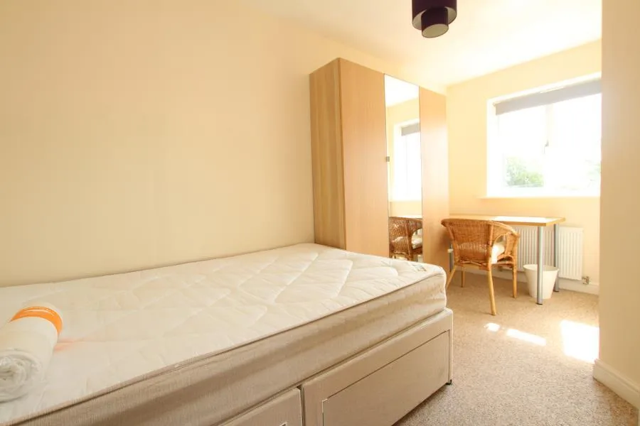 7 bedroom terraced house for rent