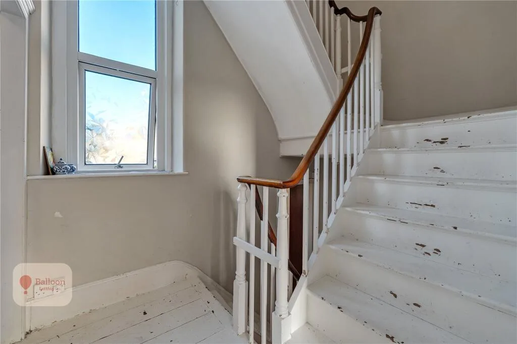 6 bedroom terraced house for rent