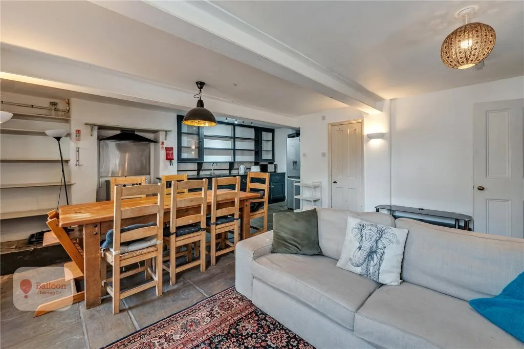 6 bedroom terraced house for rent