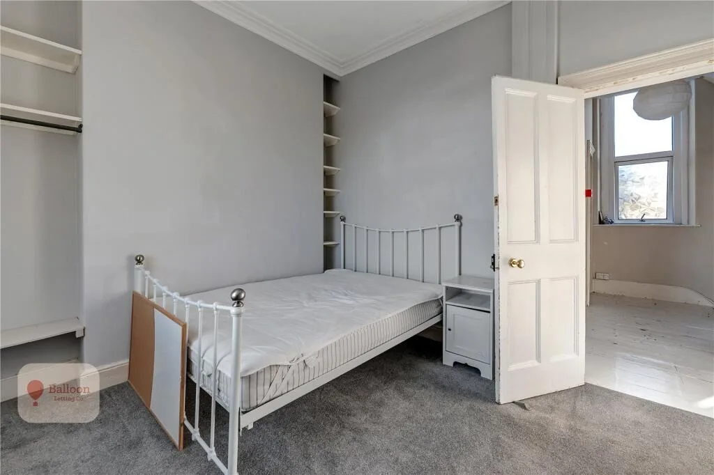 6 bedroom terraced house for rent
