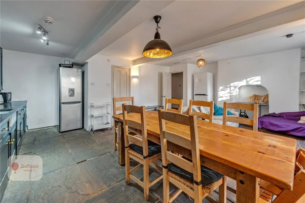 6 bedroom terraced house for rent