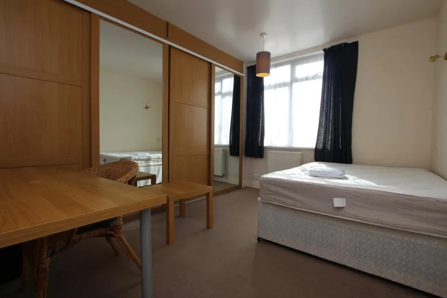 6 bedroom terraced house for rent