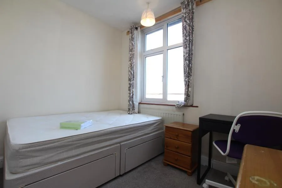 6 bedroom terraced house for rent