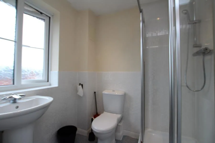 6 bedroom end of terrace house for rent