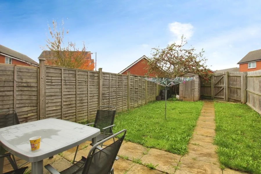 6 bedroom end of terrace house for rent