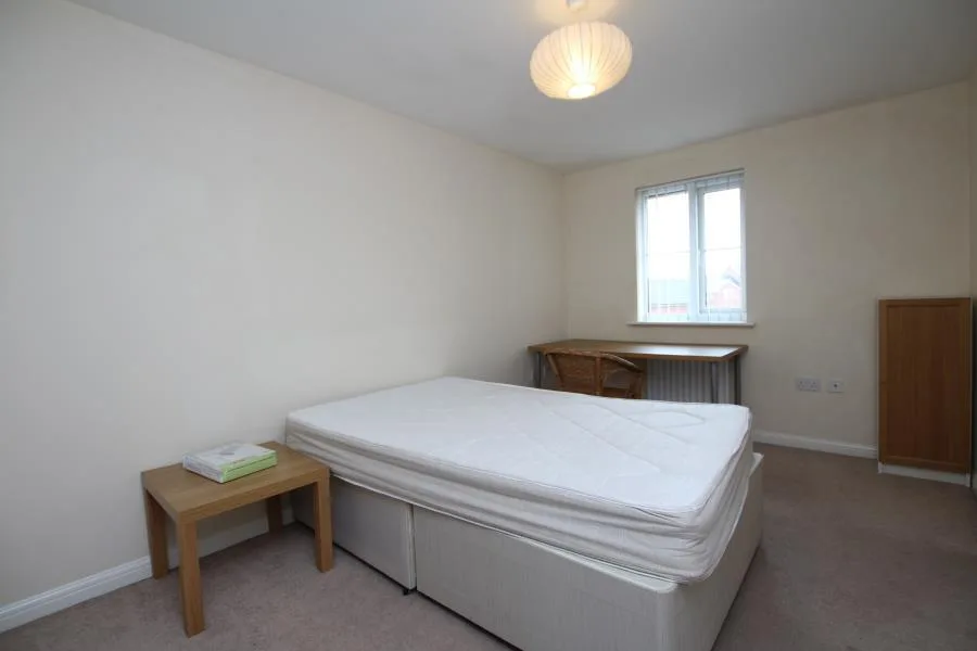 6 bedroom end of terrace house for rent