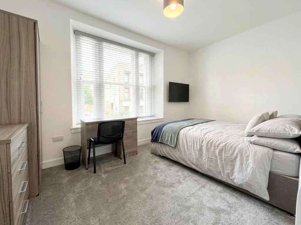 8 bedroom apartment for rent