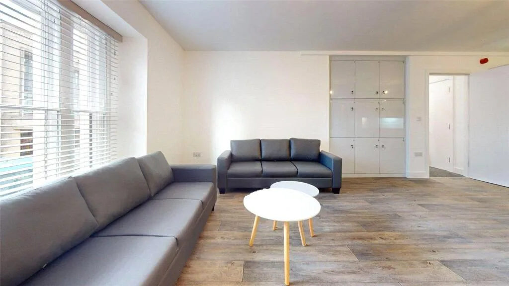 8 bedroom apartment for rent