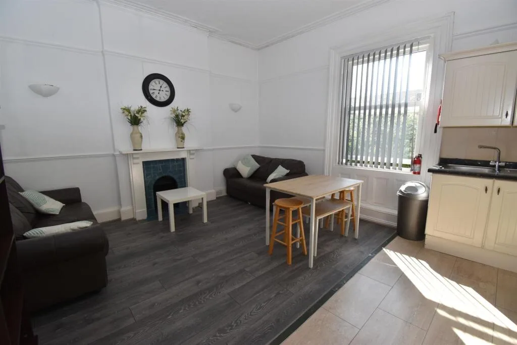 4 bedroom apartment for rent