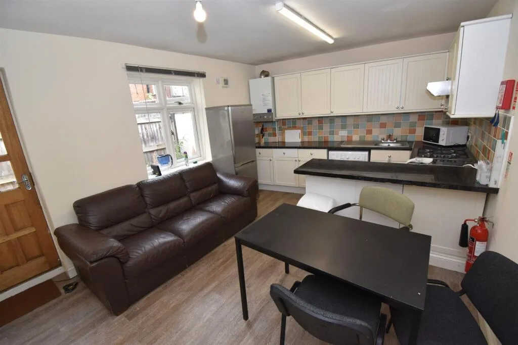 5 bedroom house for rent