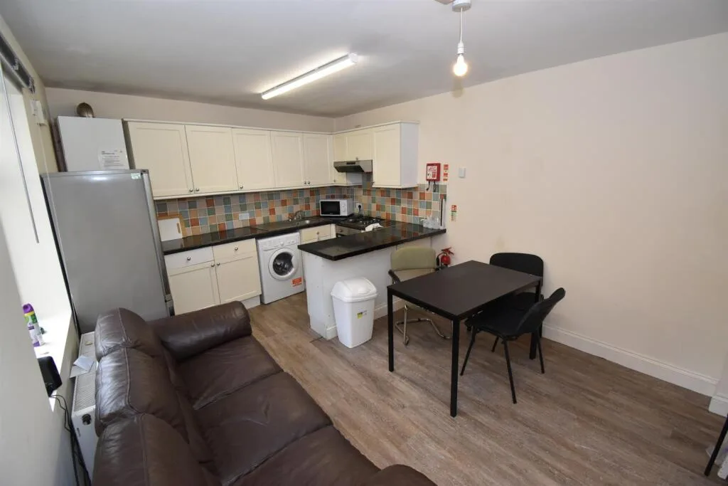5 bedroom house for rent