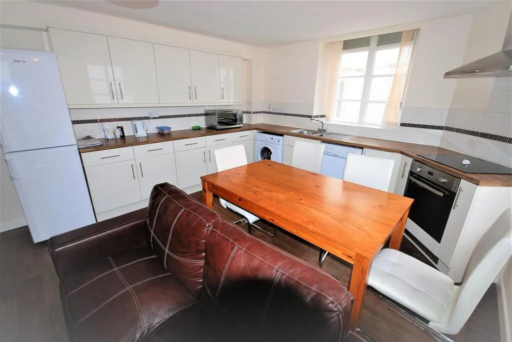5 bedroom apartment for rent