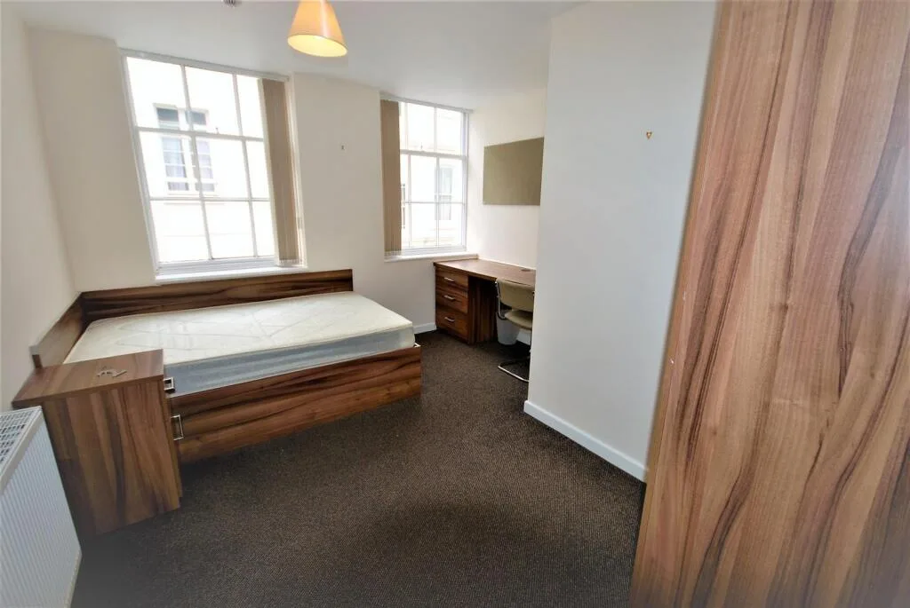 5 bedroom apartment for rent