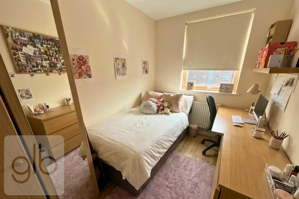 5 bedroom private hall for rent