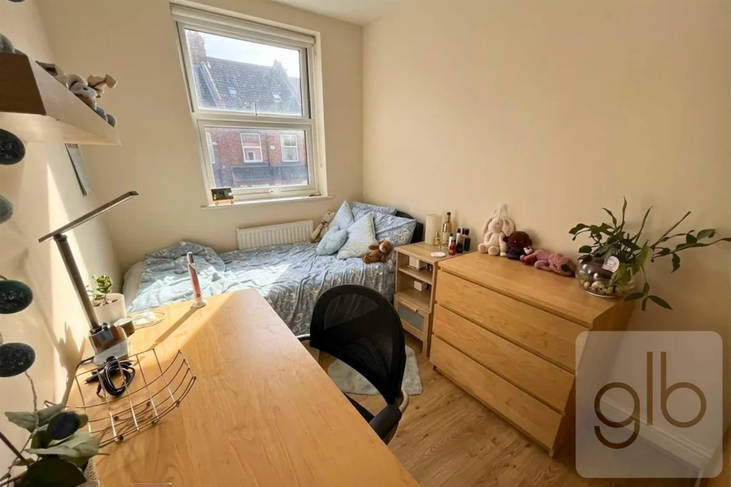 5 bedroom private hall for rent