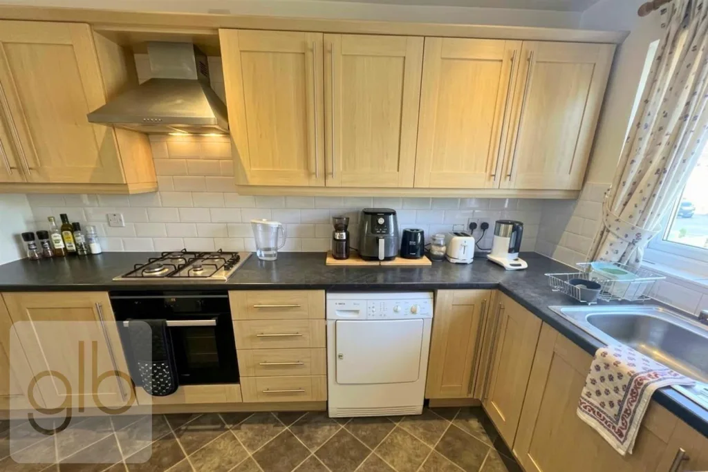 5 bedroom private hall for rent