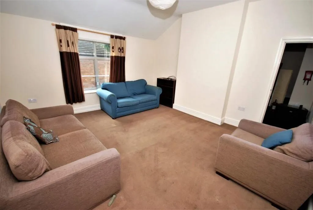 6 bedroom apartment for rent