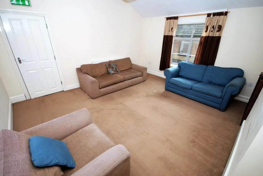 6 bedroom apartment for rent