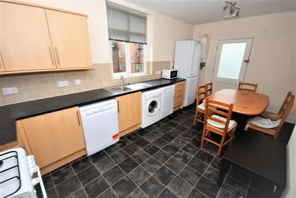 6 bedroom apartment for rent