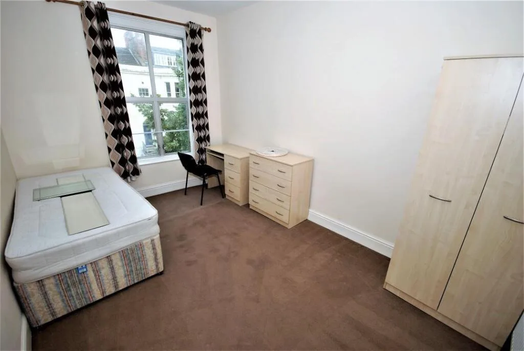6 bedroom apartment for rent