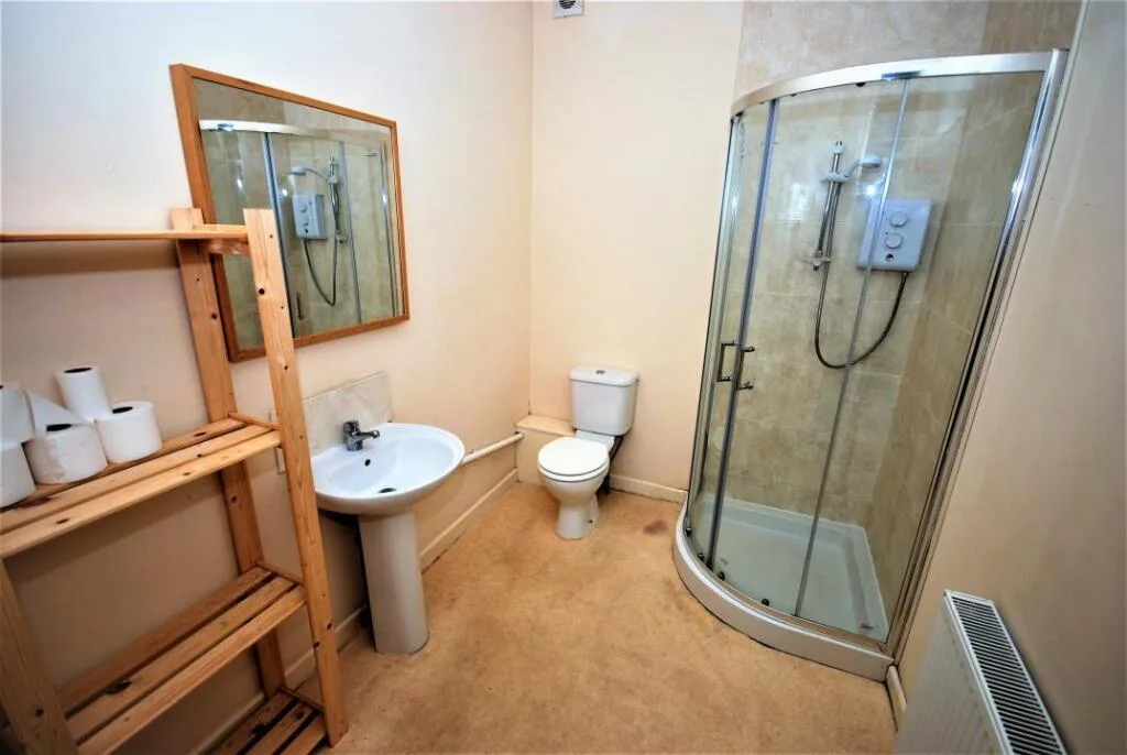 6 bedroom apartment for rent