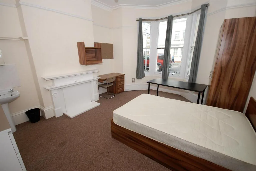 7 bedroom house for rent