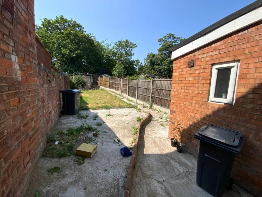 2 bedroom end of terrace house for rent