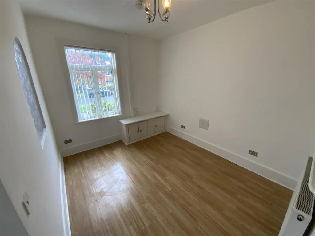2 bedroom end of terrace house for rent