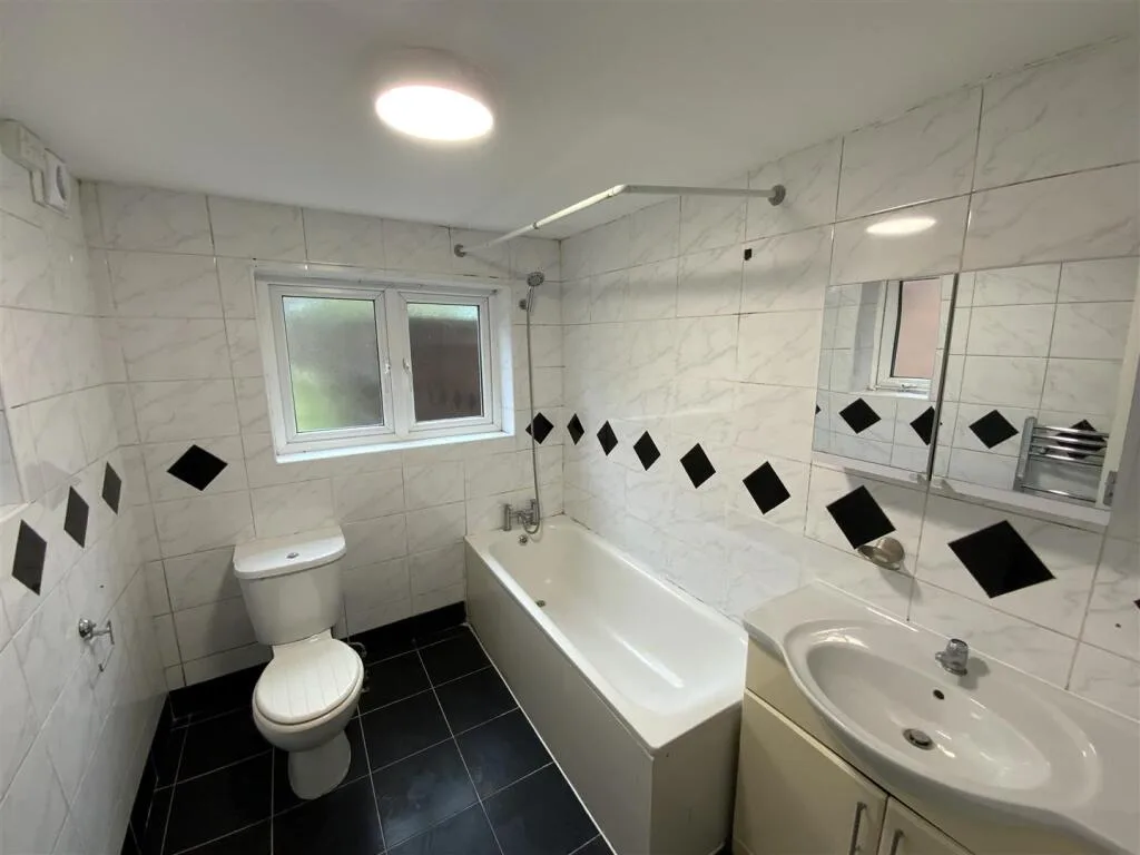 2 bedroom end of terrace house for rent