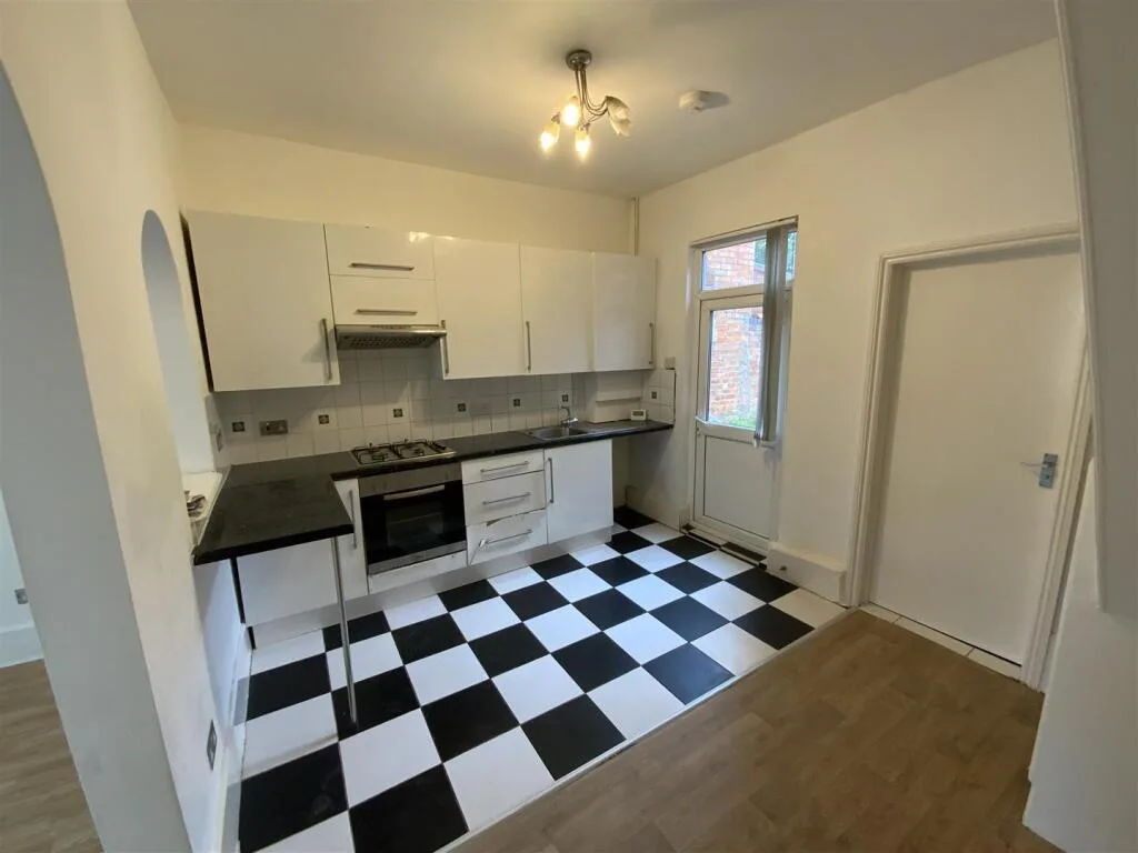 2 bedroom end of terrace house for rent