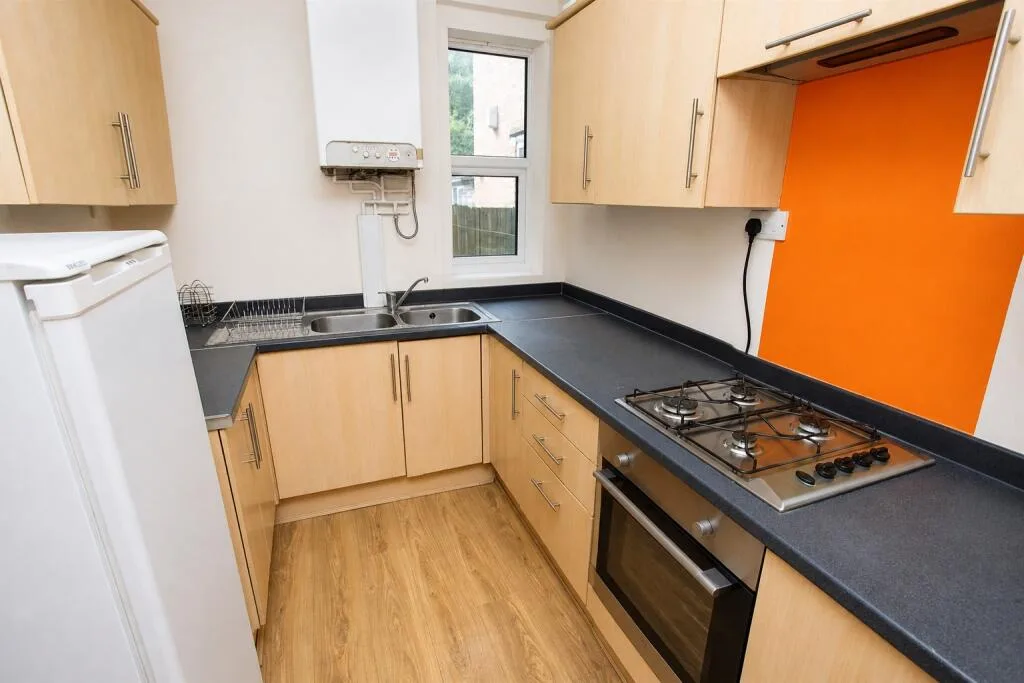 6 bedroom house for rent