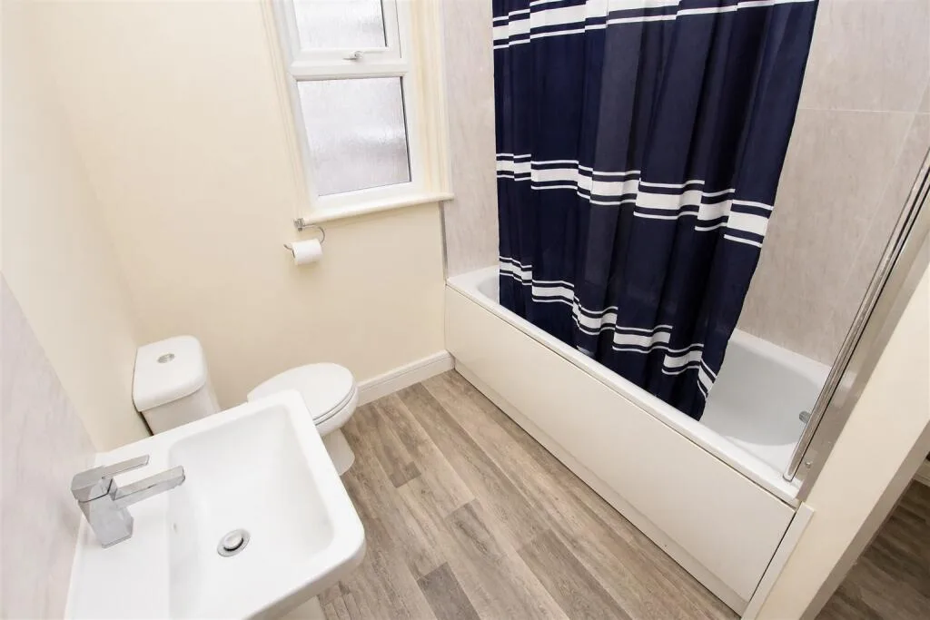 6 bedroom house for rent
