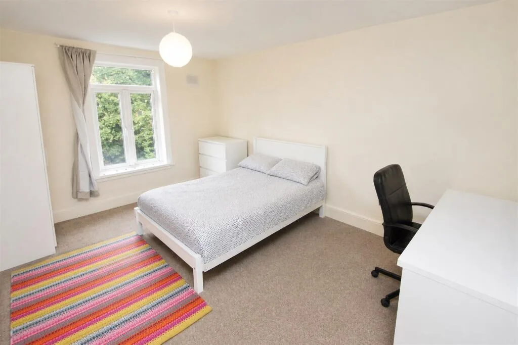 6 bedroom house for rent