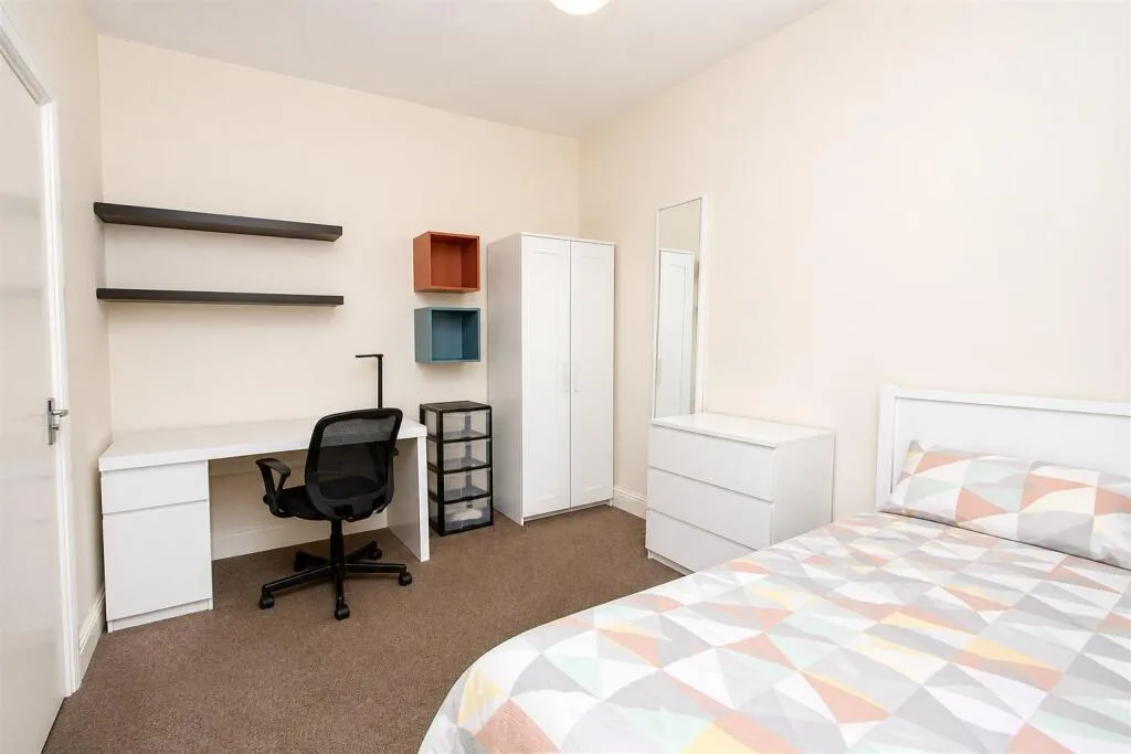 6 bedroom house for rent