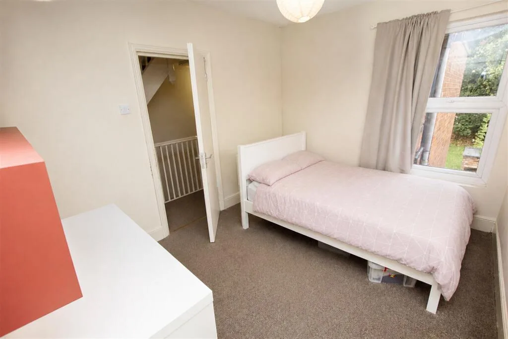6 bedroom house for rent