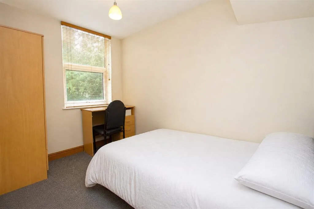 6 bedroom house for rent