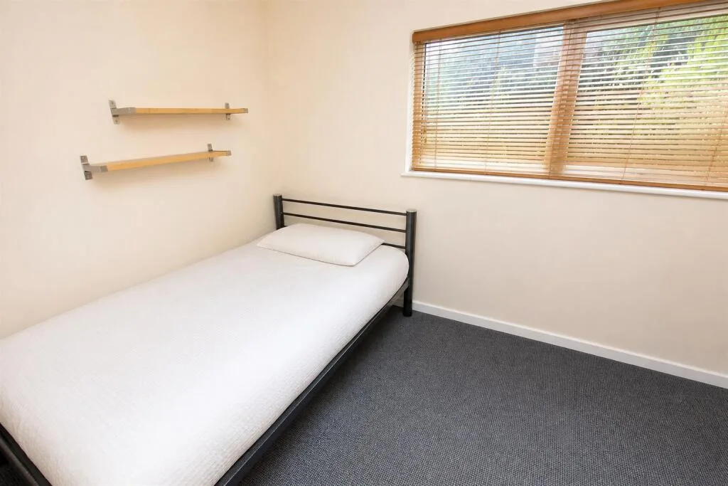 6 bedroom house for rent