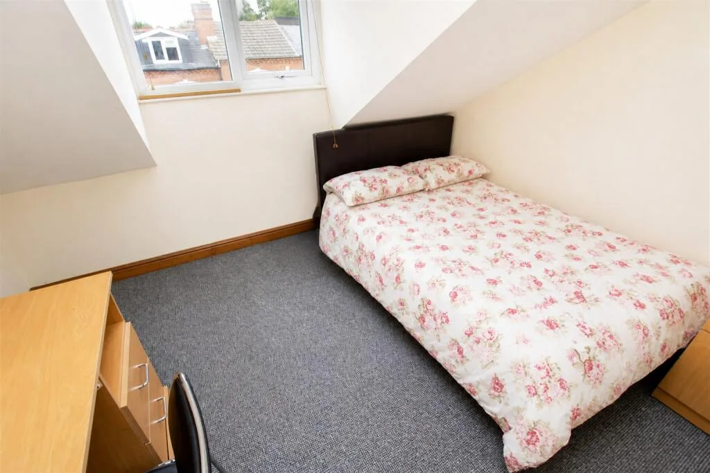 6 bedroom house for rent