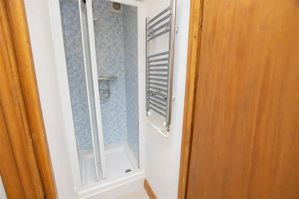 6 bedroom house for rent