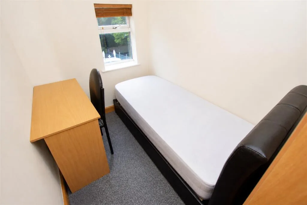 6 bedroom house for rent