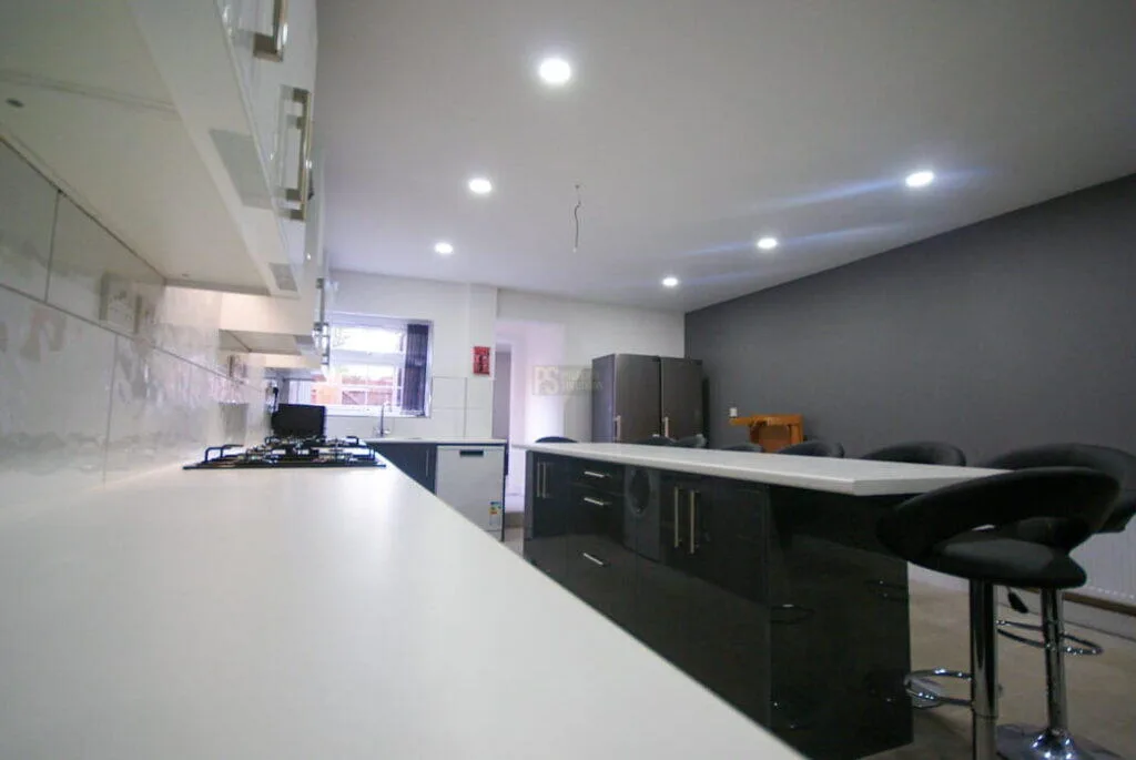 8 bedroom terraced house for rent