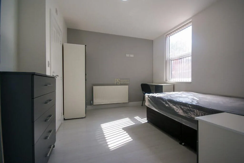 8 bedroom terraced house for rent