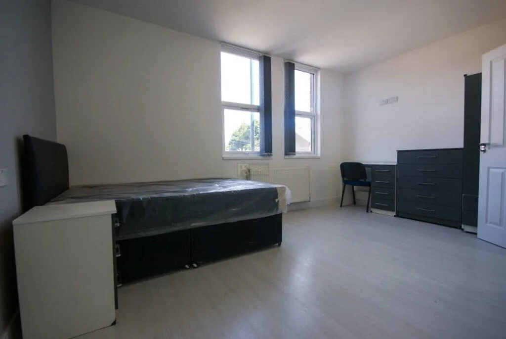 8 bedroom terraced house for rent