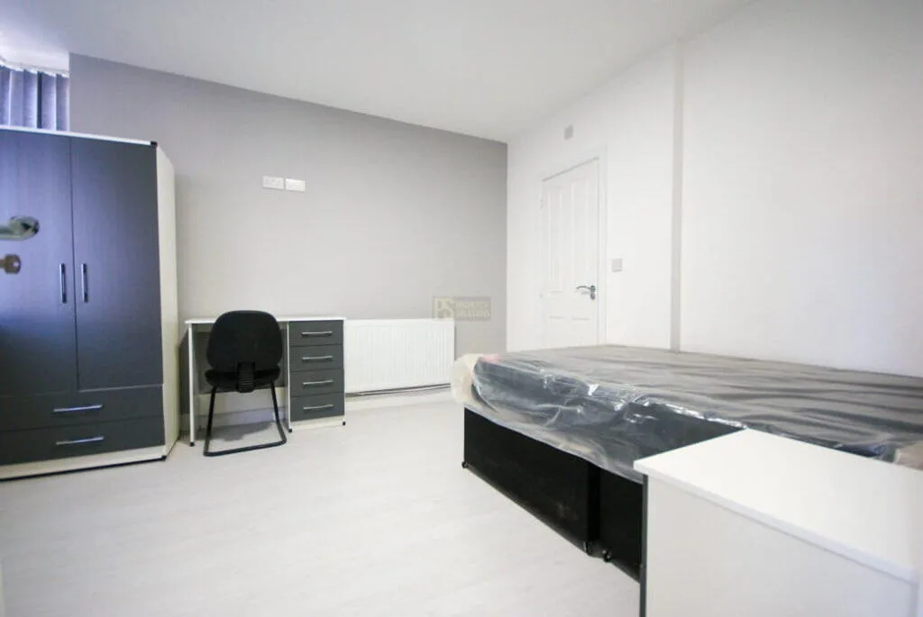 8 bedroom terraced house for rent