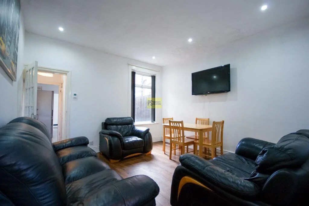 4 bedroom terraced house for rent