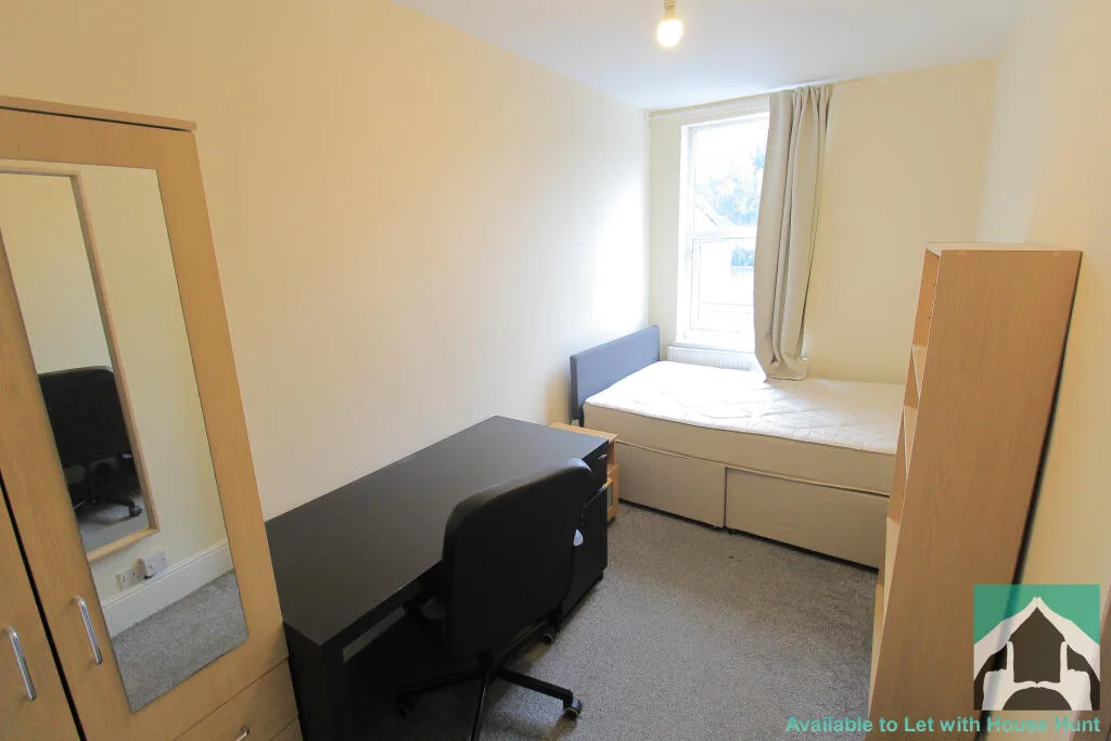 5 bedroom terraced house for rent