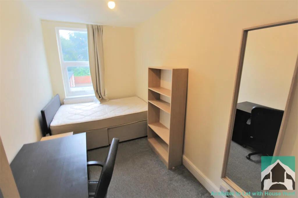 5 bedroom terraced house for rent