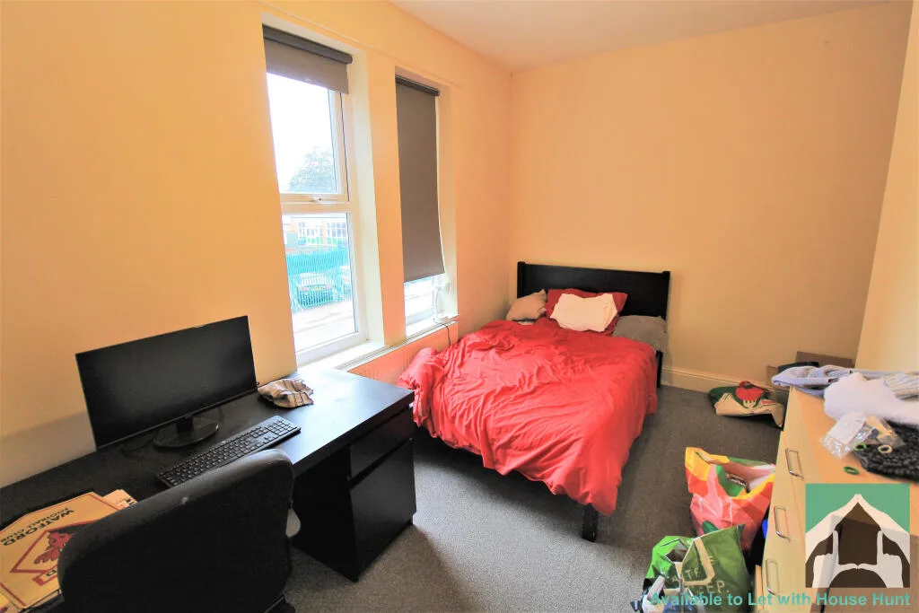 5 bedroom terraced house for rent