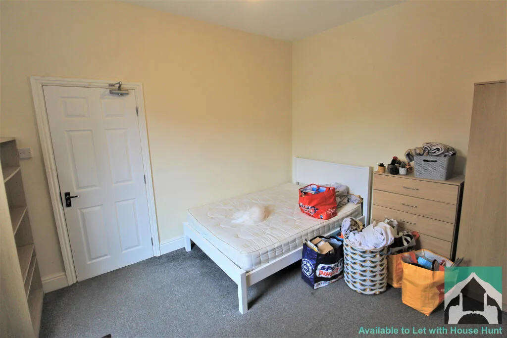 5 bedroom terraced house for rent